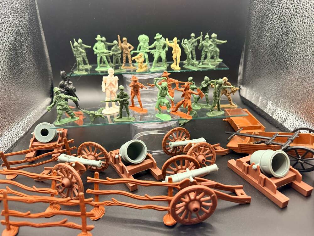 Vintage Plastic Toy Soldier and Artillery Playset Lot